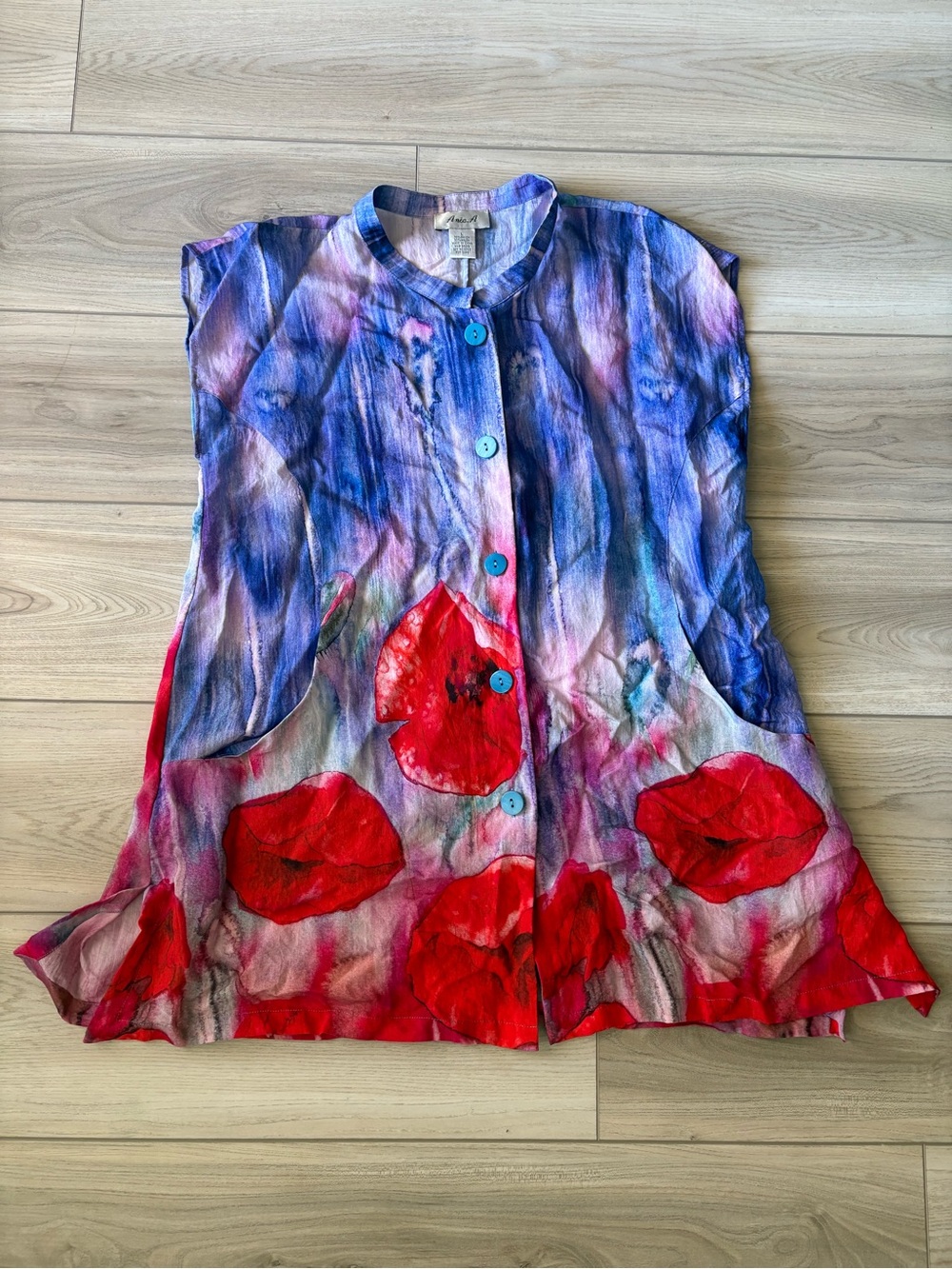 Sleeveless Watercolor Floral Button-Front Top - Blue & Red
